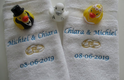 Gastendoek met namen en trouwdatum - Gepersonaliseerd Cadeau - In-house Geborduurd