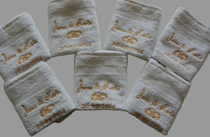 Gastendoek met namen en trouwdatum - Gepersonaliseerd Cadeau - In-house Geborduurd