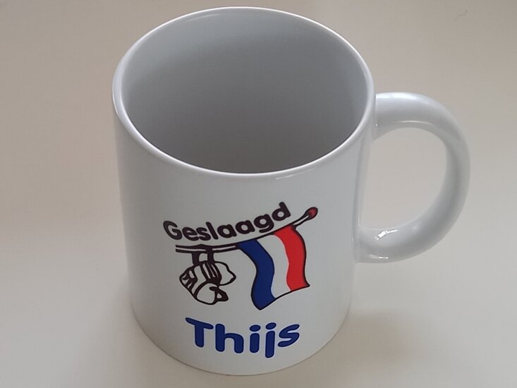 Koffiemok Geslaagd + vlag - Gepersonaliseerd Cadeau - In-house Geborduurd