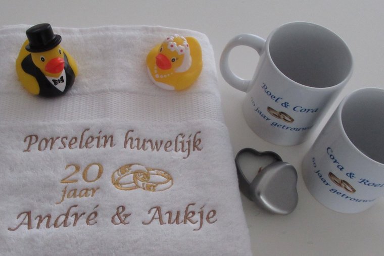 Porselein huwelijk cadeau | 20 jaar getrouwd - Gepersonaliseerd Cadeau - In-house Geborduurd