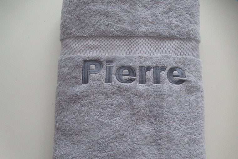 Badlaken met naam - Gepersonaliseerd Cadeau - In-house Geborduurd
