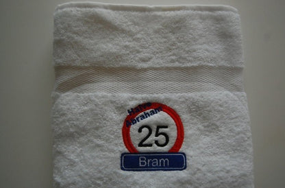 Halve Abraham 25 jaar handdoek met naam - Gepersonaliseerd Cadeau - In-house Geborduurd