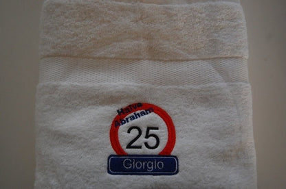 Halve Abraham 25 jaar handdoek met naam - Gepersonaliseerd Cadeau - In-house Geborduurd