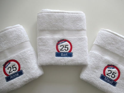Halve Abraham 25 jaar handdoek met naam - Gepersonaliseerd Cadeau - In-house Geborduurd