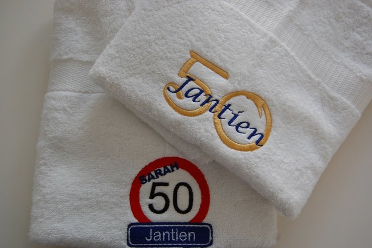 50 Jaar Cadeau met Naam en Leeftijd Sarah - Gepersonaliseerd Cadeau - In-house Geborduurd