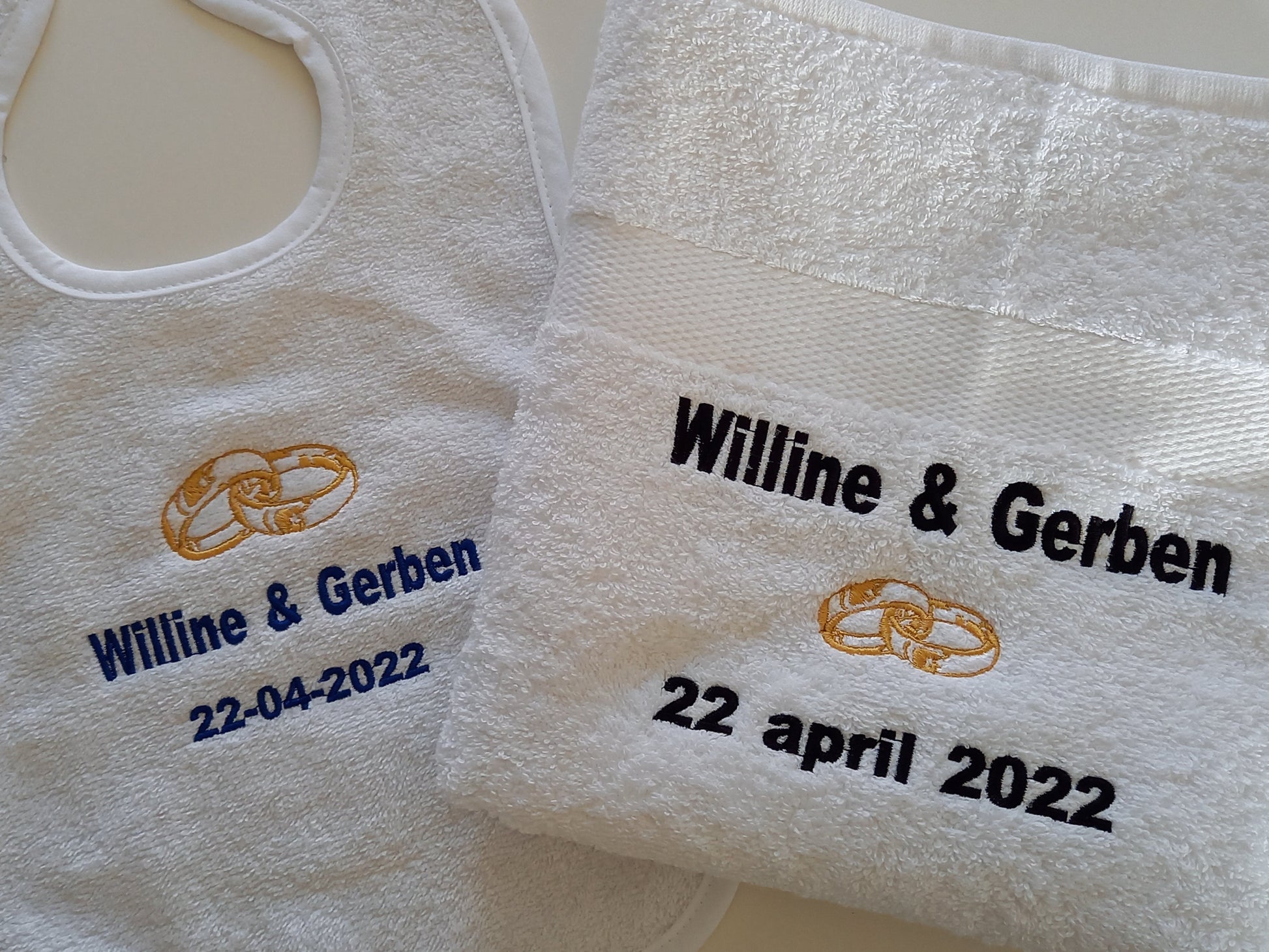 handdoek getrouwd stel met ringen en namen