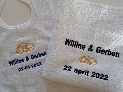 handdoek getrouwd stel met ringen en namen