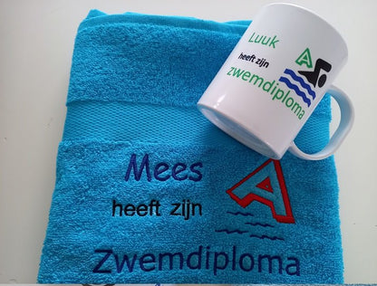 handdoek turquoiseblauw zwemdiploma A met naam  ontwerpen