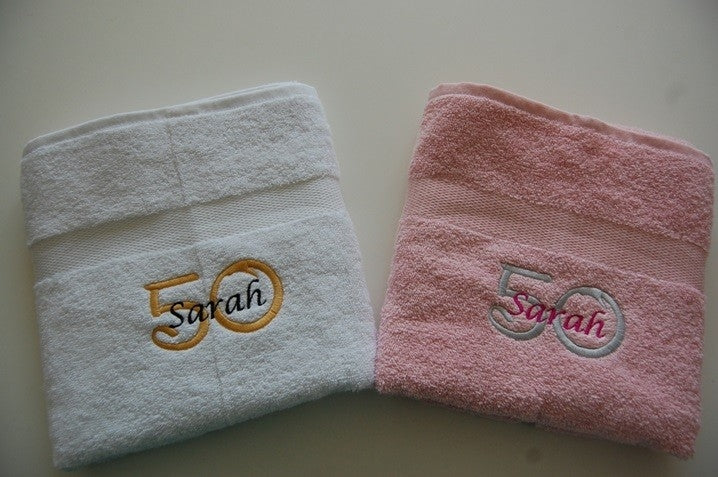 50 Jaar Cadeau met Naam en Leeftijd Sarah - Gepersonaliseerd Cadeau - Geborduurd