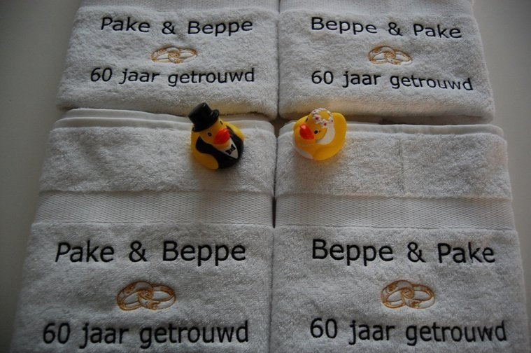 Opa en Oma zoveel jaar getrouwd cadeau - Gepersonaliseerd Cadeau - In-house Geborduurd