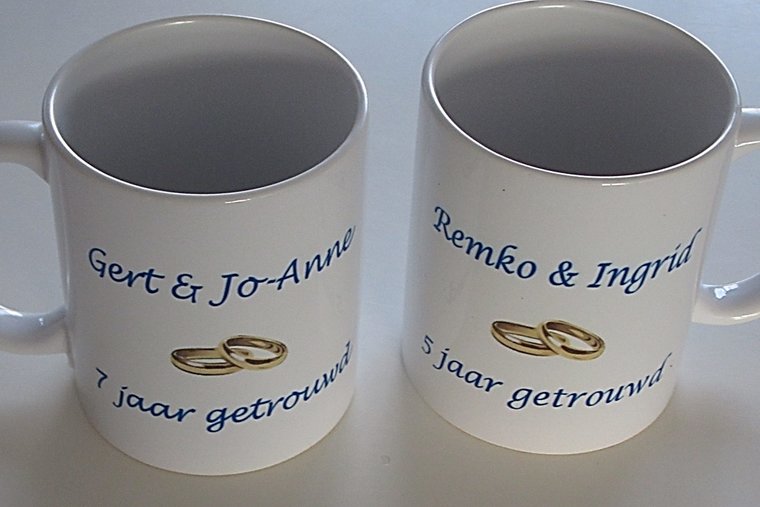 Koffiemok Jubileum met Namen – Gepersonaliseerd Huwelijkscadeau - Gepersonaliseerd Cadeau - In-house Geborduurd