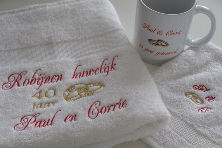Koffiemok Jubileum met Namen – Gepersonaliseerd Huwelijkscadeau - Gepersonaliseerd Cadeau - In-house Geborduurd