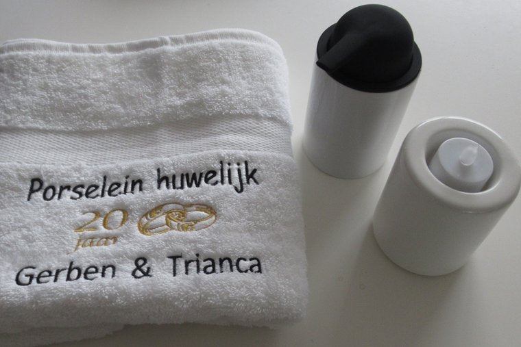 Porselein huwelijk cadeau | 20 jaar getrouwd - Gepersonaliseerd Cadeau - In-house Geborduurd