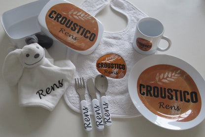 Kinderservies met logo - Gepersonaliseerd Cadeau - In-house Geborduurd