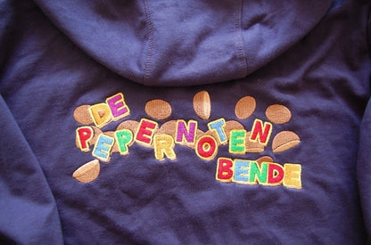 Kleding met logo - Gepersonaliseerd Cadeau - In-house Geborduurd
