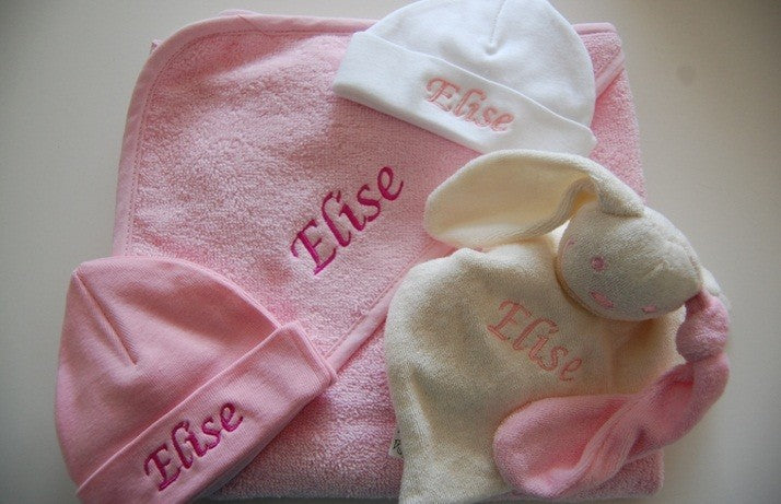 Tutpoppetje met Naam - Knuffelpop met Naam Roze - Gepersonaliseerd Cadeau - In-house Geborduurd
