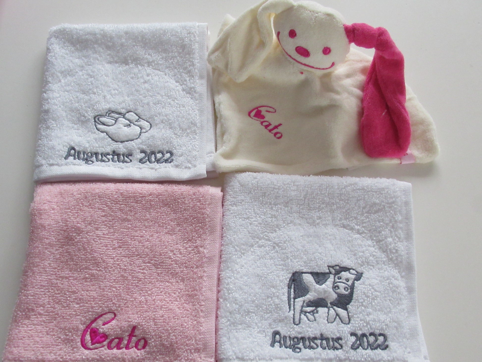 Tutpoppetje met Naam - Knuffelpop met Naam Roze - Gepersonaliseerd Cadeau - In-house Geborduurd