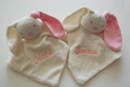 Tutpoppetje met Naam - Knuffelpop met Naam Roze - Gepersonaliseerd Cadeau - In-house Geborduurd