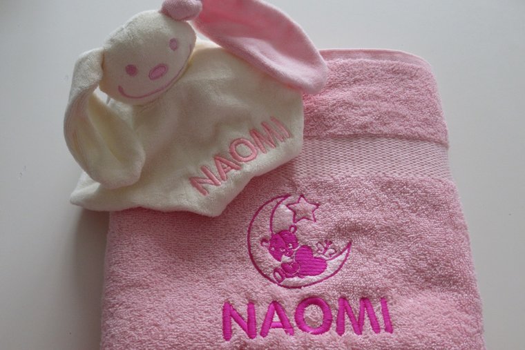 Tutpoppetje met Naam - Knuffelpop met Naam Roze - Gepersonaliseerd Cadeau - In-house Geborduurd