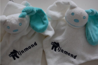 Knuffelpoppetje met Logo - Gepersonaliseerd Cadeau - In-house Geborduurd