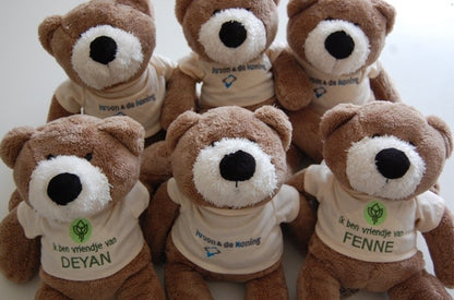 Knuffelbeer met Logo - Gepersonaliseerd Cadeau - In-house Geborduurd