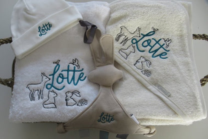 Handdoek met eigen afbeelding of geboortekaartje - Gepersonaliseerd Cadeau - In-house Geborduurd
