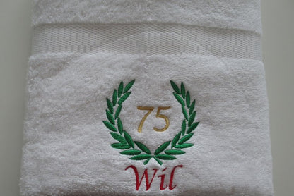Handdoek met naam en leeftijd in lauwerkrans - Gepersonaliseerd Cadeau - In-house Geborduurd