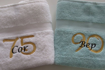 75 jaar cadeau met naam en leeftijd - Gepersonaliseerd Cadeau - In-house Geborduurd