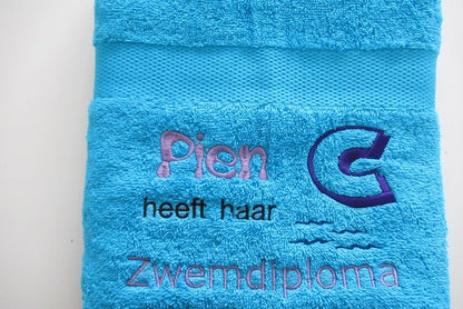 Zoek je een leuk cadeau voor een zwemdiploma, zoek niet verder. Wij hebben veel verschillende cadeau's voor alle diploma's!