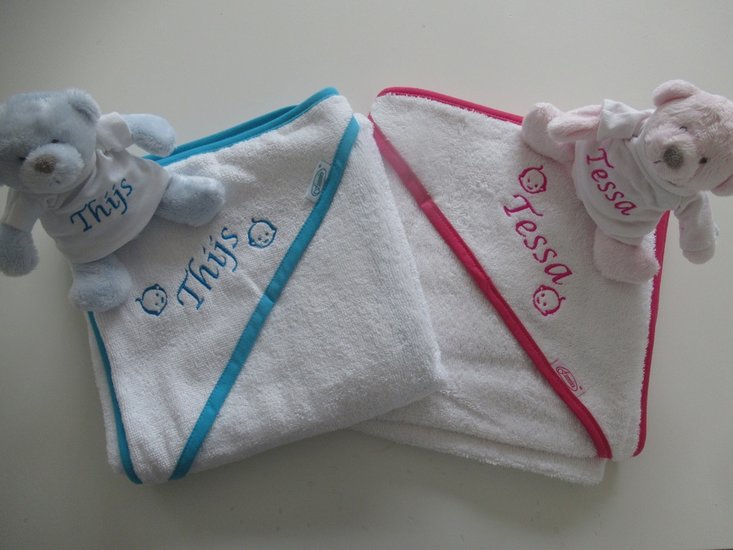 Mini knuffelbeertje met naam roze of blauw