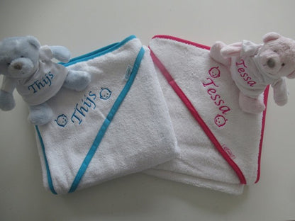 Mini knuffelbeertje met naam roze of blauw Roze - Gepersonaliseerd Cadeau - In-house Geborduurd