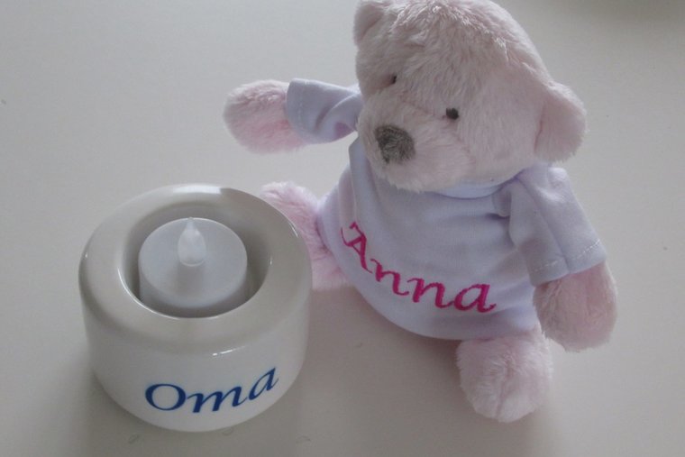Mini knuffelbeertje met naam roze of blauw
