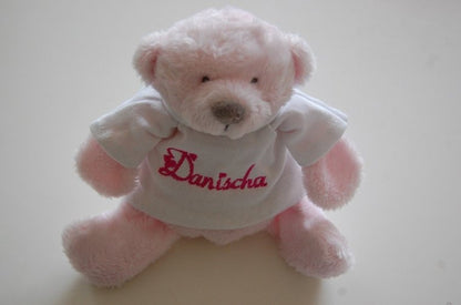Mini knuffelbeertje met naam roze of blauw Roze - Gepersonaliseerd Cadeau - In-house Geborduurd