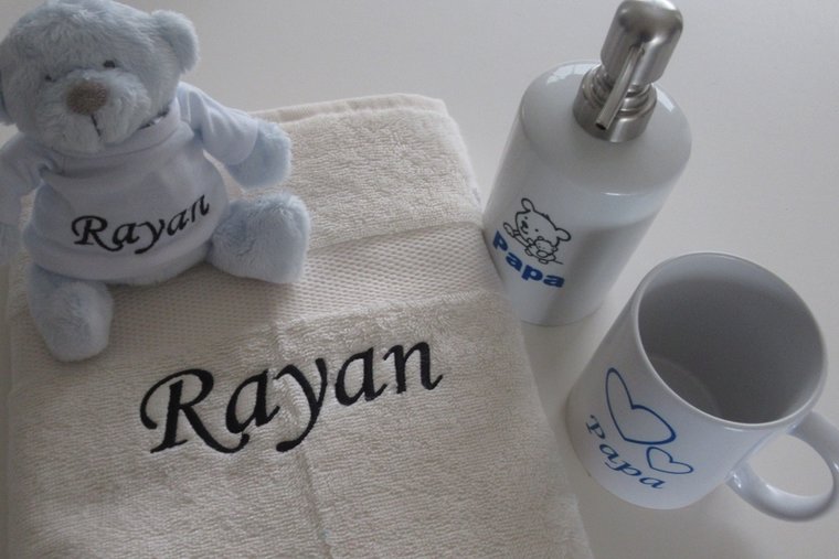 Mini knuffelbeertje met naam roze of blauw