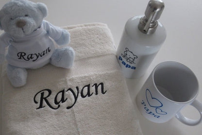 Mini knuffelbeertje met naam roze of blauw Roze - Gepersonaliseerd Cadeau - In-house Geborduurd