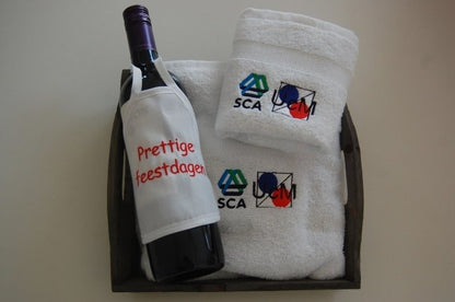 Kerstgeschenk met logo - Gepersonaliseerd Cadeau - In-house Geborduurd