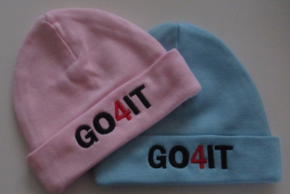 Babymuts met logo - Gepersonaliseerd Cadeau - In-house Geborduurd