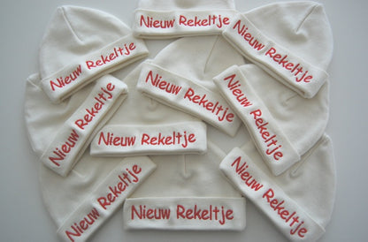 Babymuts met logo - Gepersonaliseerd Cadeau - In-house Geborduurd