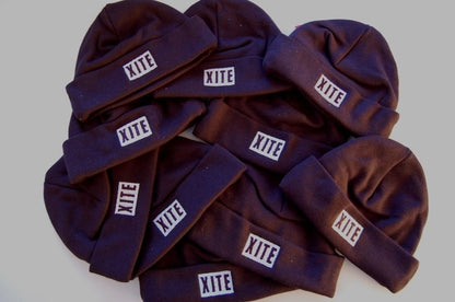Babymuts met logo - Gepersonaliseerd Cadeau - In-house Geborduurd