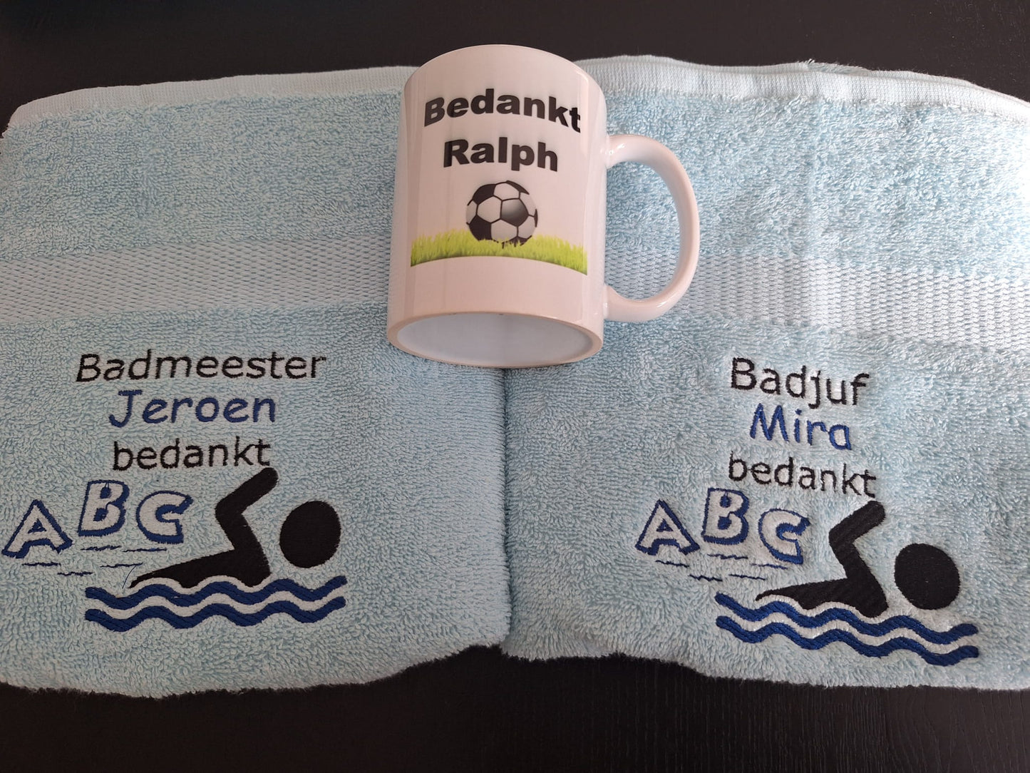 Je badmeester bedanken met een origineel cadeau? Geef een handdoek!