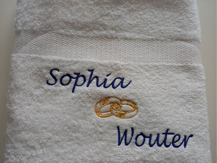 Handdoek met Namen en Ringen | Origineel huwelijkscadeau | Borduurkado