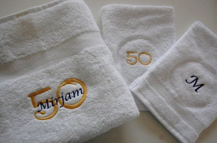 50 Jaar Cadeau met Naam en Leeftijd Sarah - Gepersonaliseerd Cadeau - Geborduurd