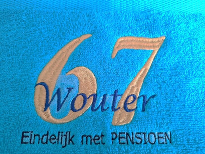 65 jaar cadeau met naam en leeftijd - Gepersonaliseerd Cadeau - In-house Geborduurd