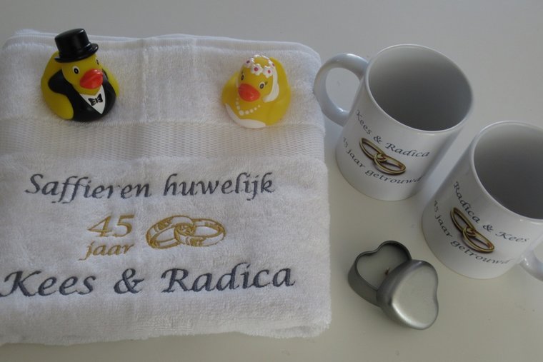 Saffieren huwelijk cadeau | 45 jaar getrouwd 