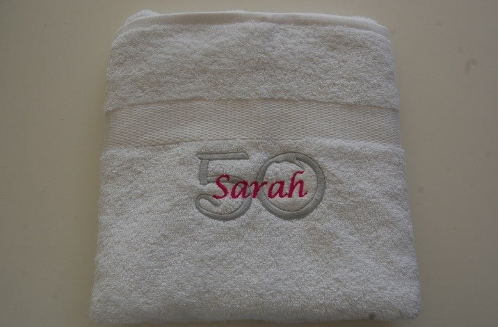 50 Jaar Cadeau met Naam en Leeftijd Sarah - Gepersonaliseerd Cadeau -Geborduurd