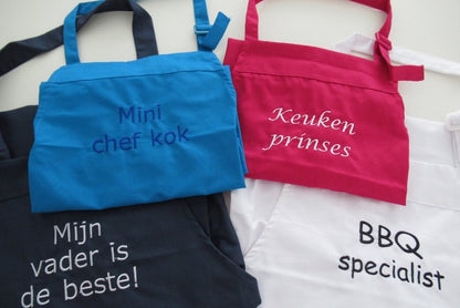 Schort met logo Keukenschort, BBQ schort, en Wijnschortjes - Gepersonaliseerd Cadeau - In-house Geborduurd