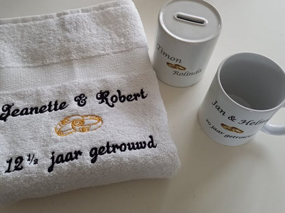 Spaarpot Huwelijkscadeau met Namen – Jubileum Cadeau - Gepersonaliseerd Cadeau - In-house Geborduurd