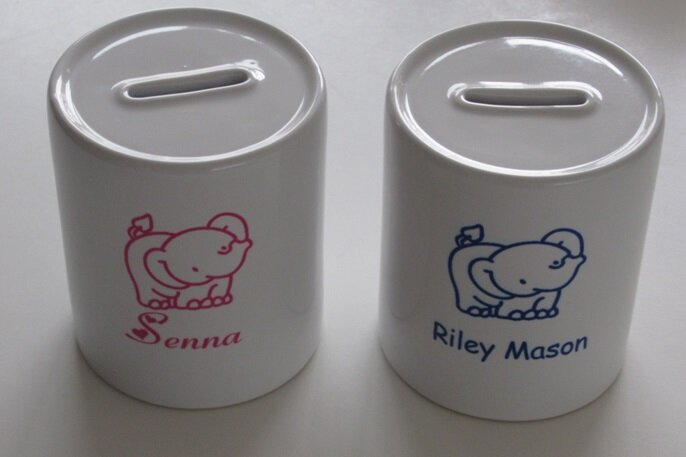 Spaarpot met Naam en Afbeelding – Bedankt Cadeau - Gepersonaliseerd Cadeau - In-house Geborduurd