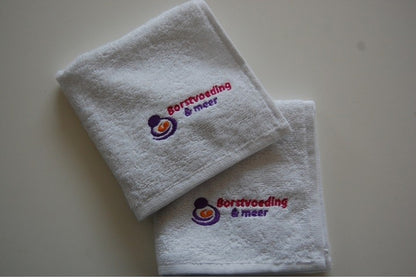 Spuugdoekje met logo - Gepersonaliseerd Cadeau - In-house Geborduurd