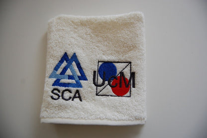 Spuugdoekje met logo - Gepersonaliseerd Cadeau - In-house Geborduurd